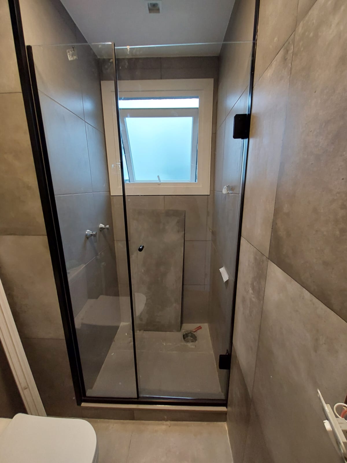 Box de vidro articulado